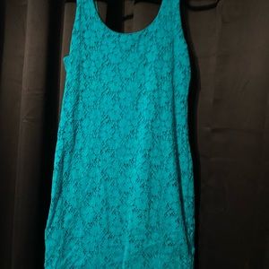 Cute fitted blue floral pattern dress.